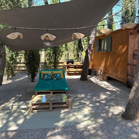 Superbe Roulotte De Charme Otel Bagnols-en-Forêt Dış mekan fotoğraf