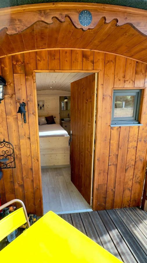 Superbe Roulotte De Charme Otel Bagnols-en-Forêt Dış mekan fotoğraf