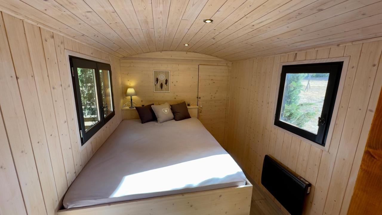 Superbe Roulotte De Charme Otel Bagnols-en-Forêt Dış mekan fotoğraf