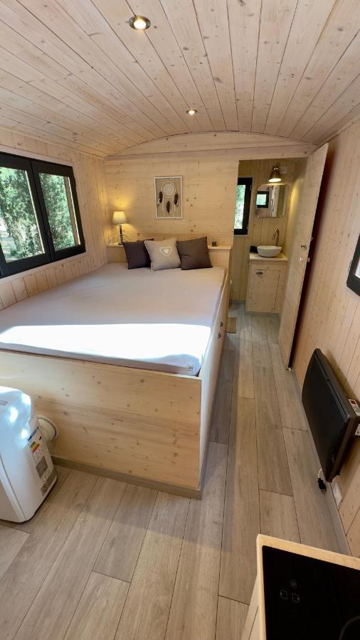 Superbe Roulotte De Charme Otel Bagnols-en-Forêt Dış mekan fotoğraf