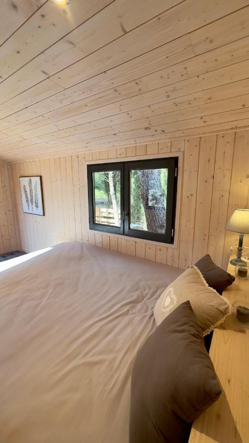Superbe Roulotte De Charme Otel Bagnols-en-Forêt Dış mekan fotoğraf