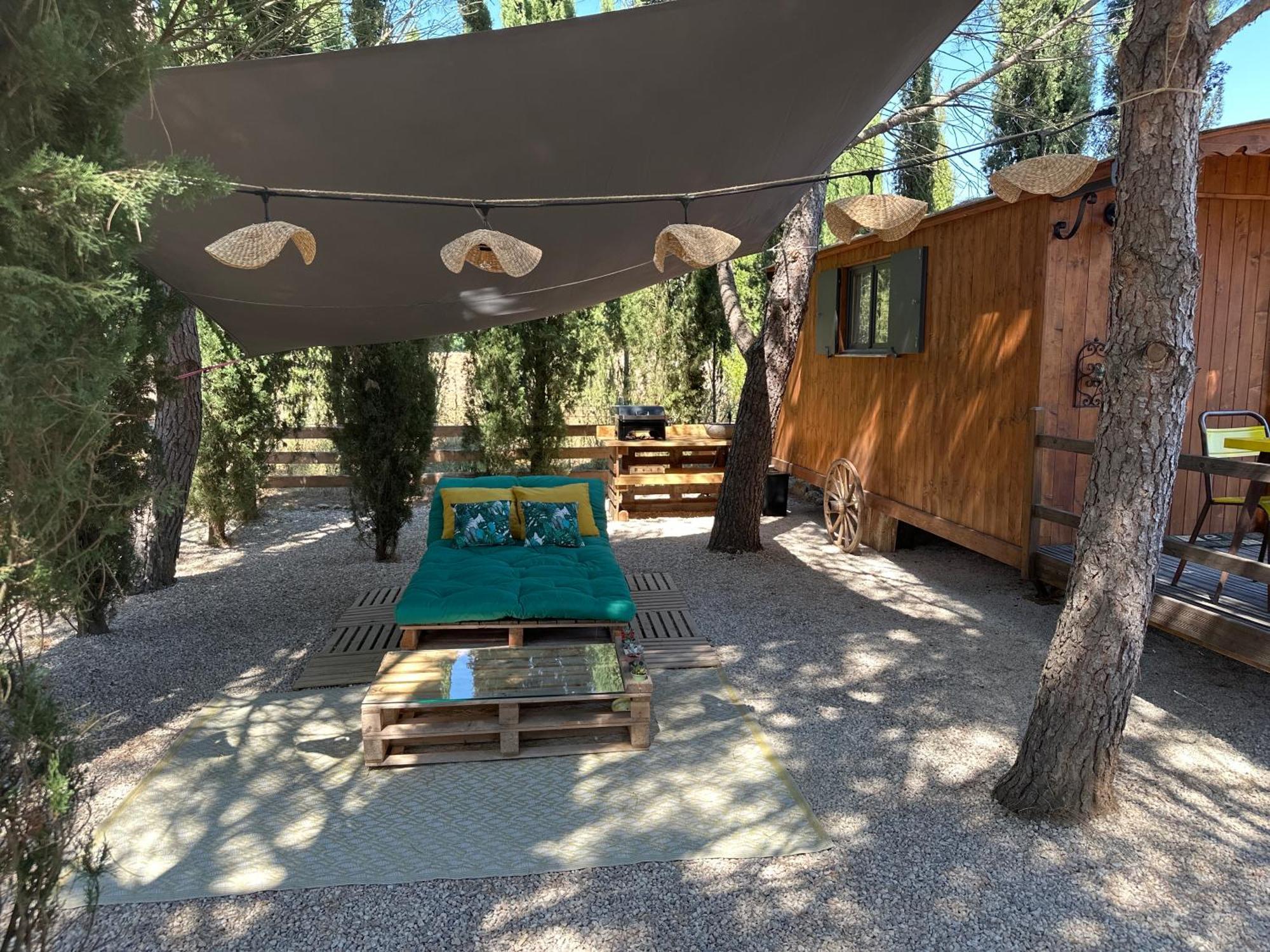 Superbe Roulotte De Charme Otel Bagnols-en-Forêt Dış mekan fotoğraf