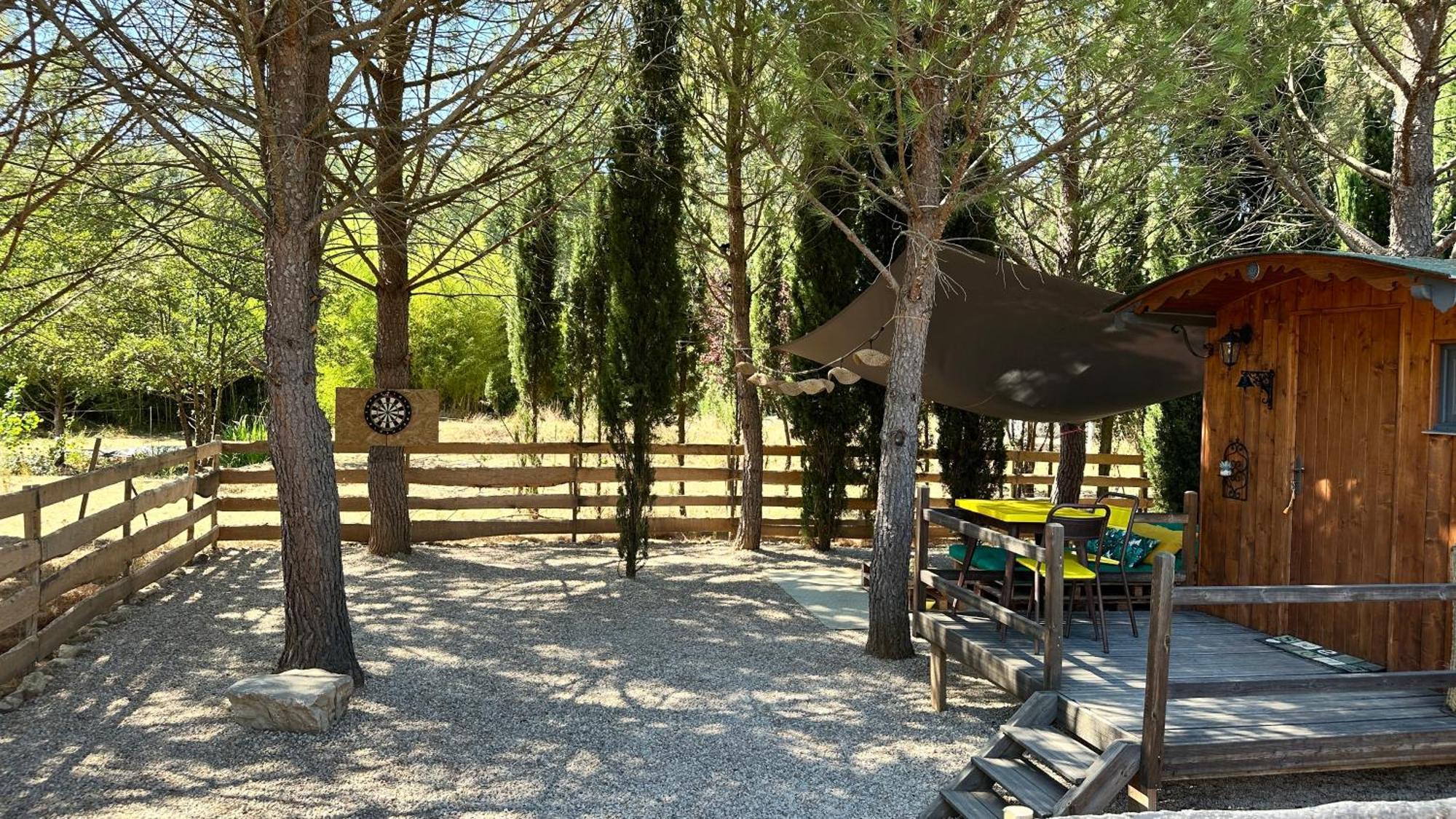 Superbe Roulotte De Charme Otel Bagnols-en-Forêt Dış mekan fotoğraf