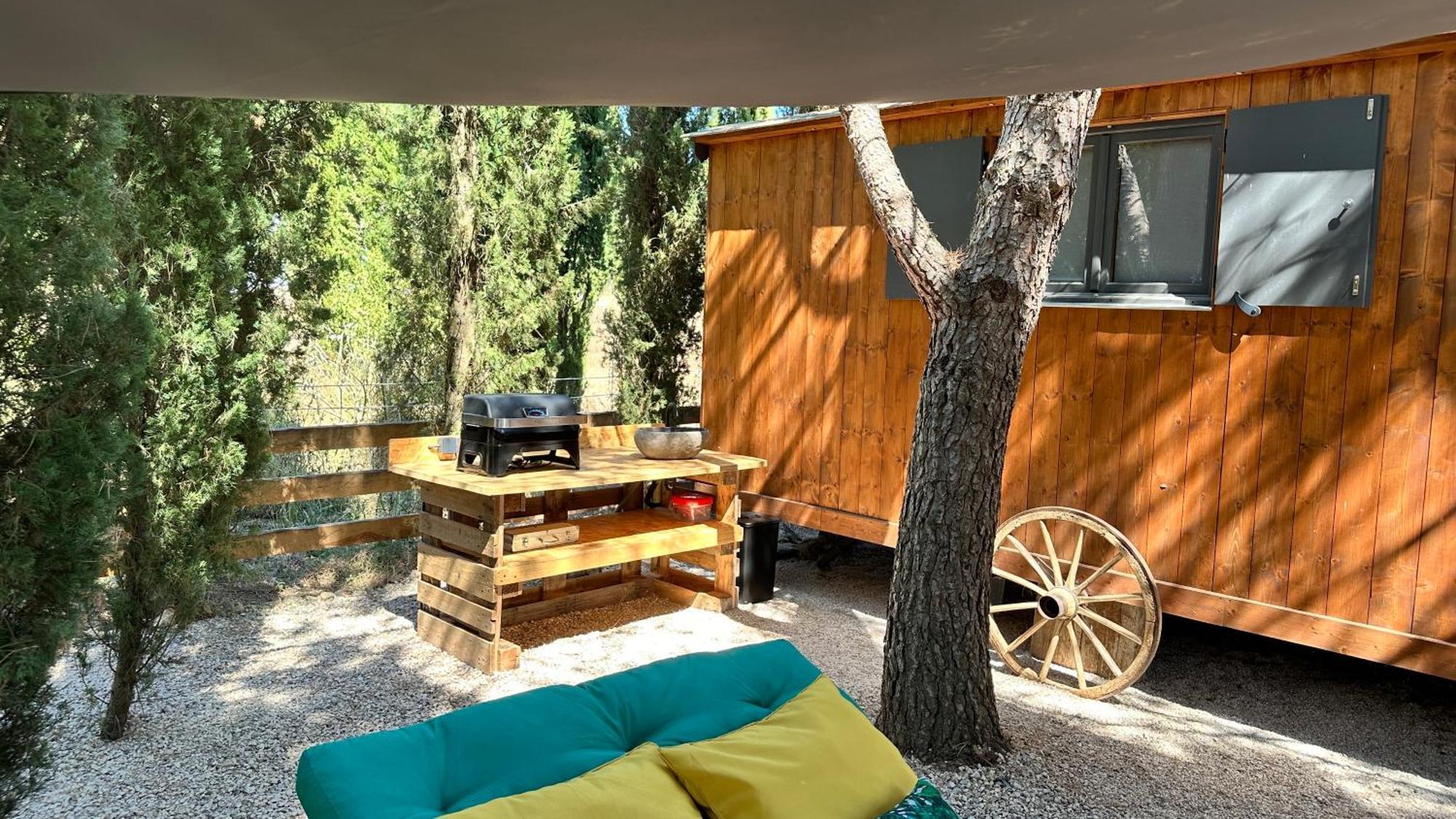 Superbe Roulotte De Charme Otel Bagnols-en-Forêt Dış mekan fotoğraf