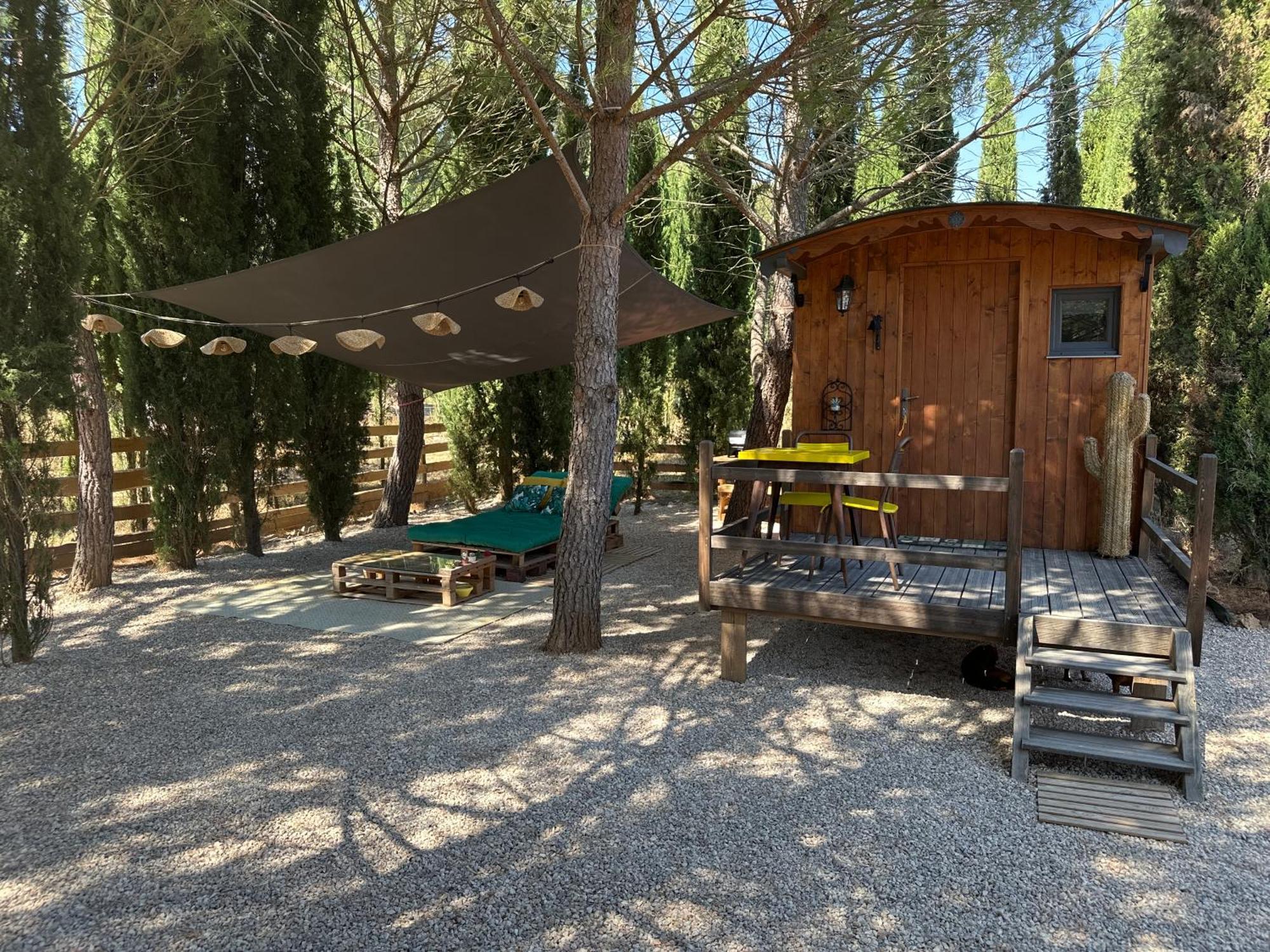 Superbe Roulotte De Charme Otel Bagnols-en-Forêt Dış mekan fotoğraf