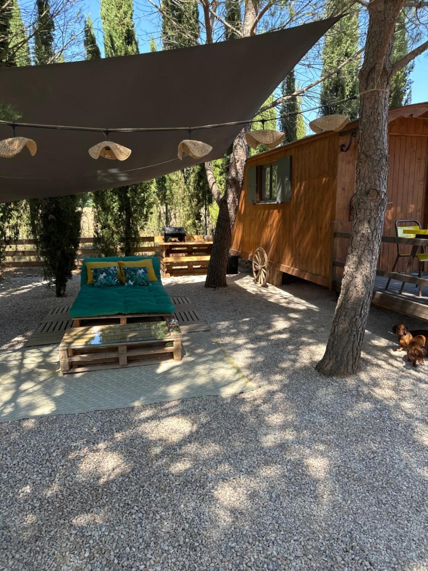 Superbe Roulotte De Charme Otel Bagnols-en-Forêt Dış mekan fotoğraf